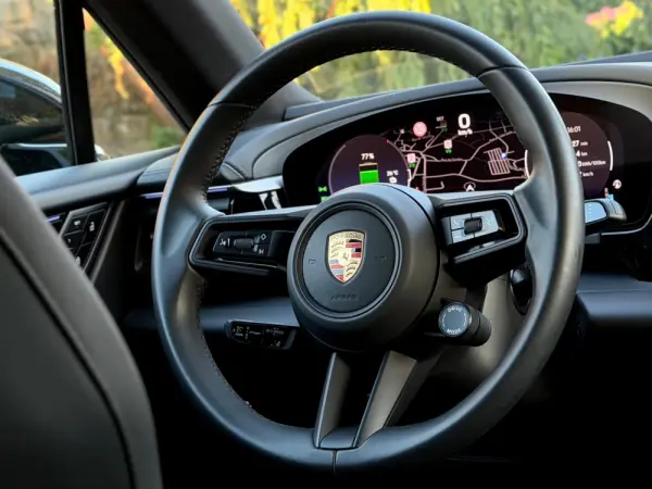 Porsche Macan Electric 53