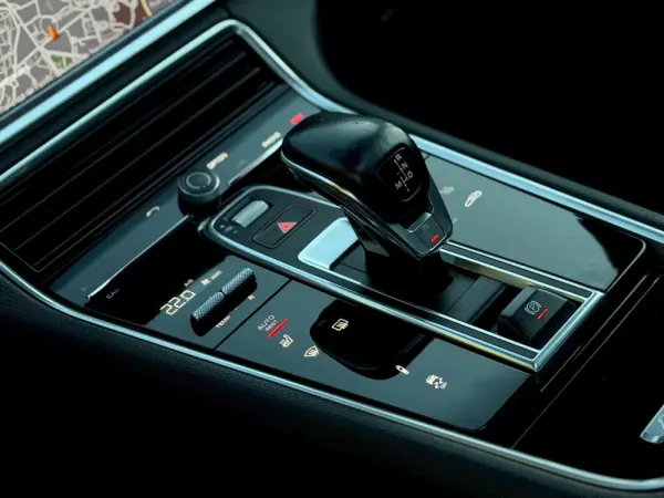 Porsche Panamera 4 E-Hybrid 16
