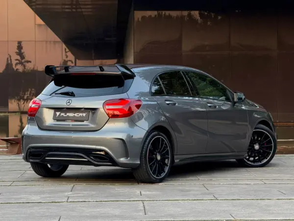 Mercedes-Benz A 180 AMG Line 4