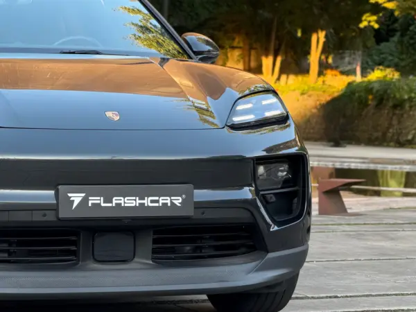 Porsche Macan Electric 35