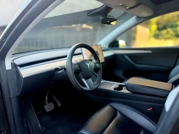 Tesla Model Y Long Range Dual Motor AWD 4