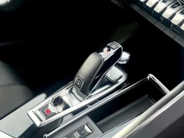 Peugeot 3008 PureTech 130 Stop & Start GPF EAT8 Allure 14