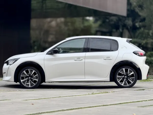 Peugeot 208 1.5 BlueHDi GT Pack 36