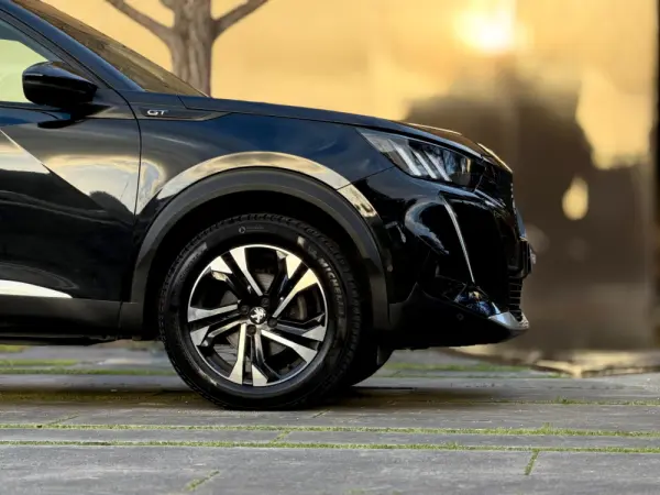 Peugeot 2008 1.2 PureTech GT EAT8 18