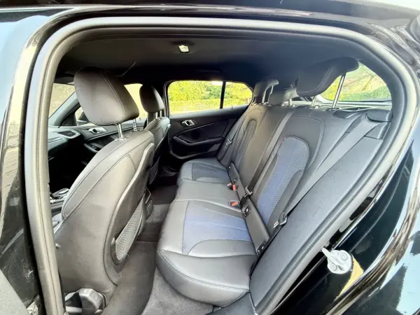 BMW 118 i Pack Desportivo M Auto 26