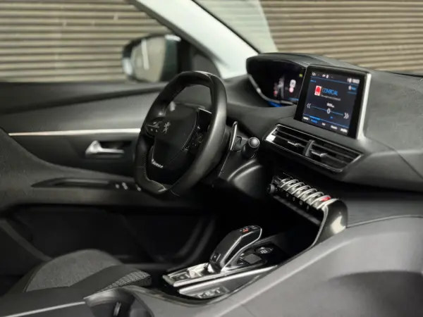 Peugeot 3008 1.2 PureTech Allure Pack EAT8 9