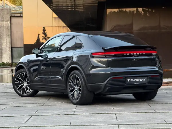 Porsche Macan Electric 16
