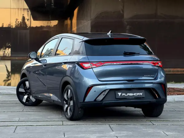 BYD Dolphin 60.4 kWh Design 37