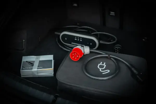 Porsche Taycan Cross Turismo 4 33
