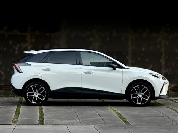 MG MG4 Trophy Ext Range 77 kWh 245 hp 37
