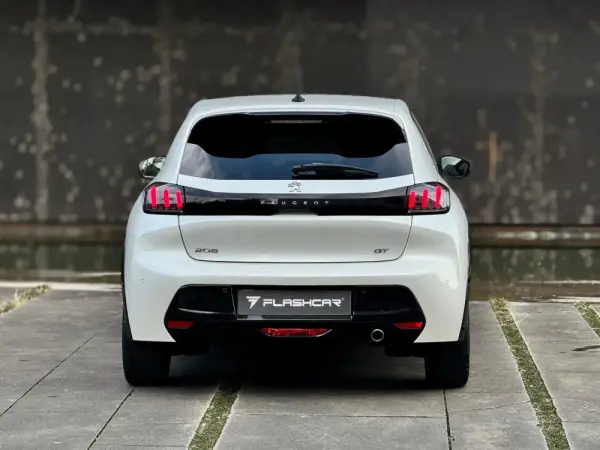 Peugeot 208 GT 11