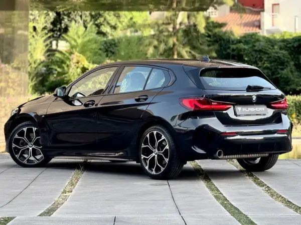 BMW 118 i Pack Desportivo M Auto 20