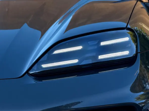 Porsche Macan Electric 36