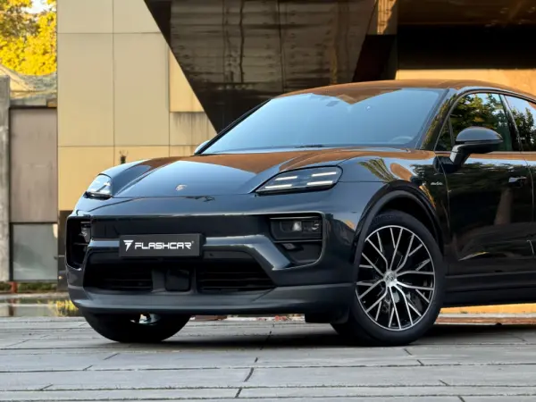 Porsche Macan Electric 33
