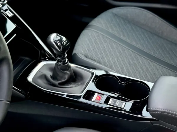 Peugeot 2008 1.2 PureTech Allure Pack 6