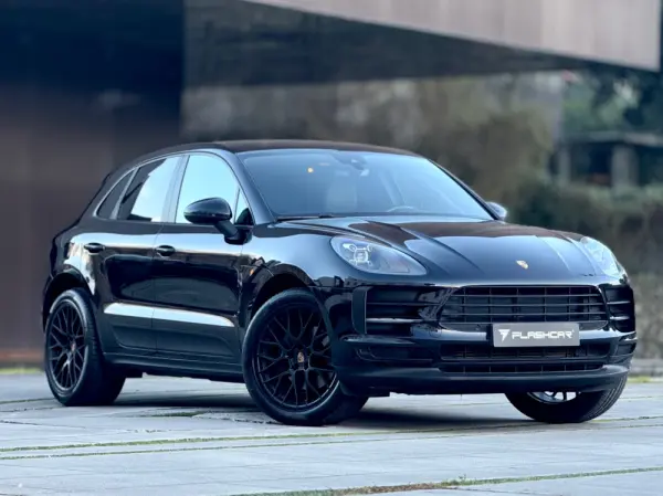 Porsche Macan Standard 16
