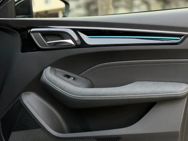 MG MG5 5 Standard Luxury 33