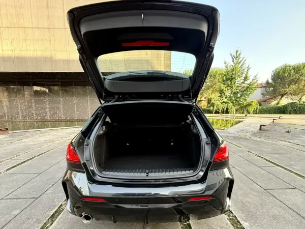 BMW 118 i Pack Desportivo M Auto 33