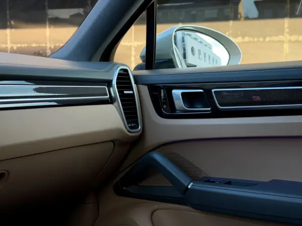 Porsche Cayenne Coupé E-Hybrid Platinum Edition 22