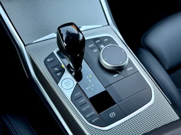 BMW 320 e Pack Desportivo M Auto 28