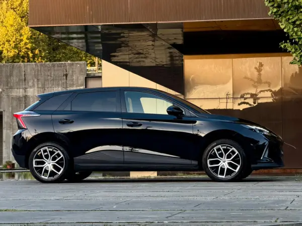 MG MG4 64 kWh Luxury 6