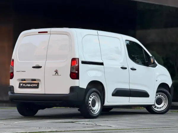 Peugeot Partner 2l comercial 8
