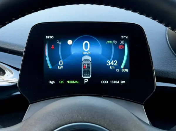 BYD Dolphin 60.4 kWh Design 17