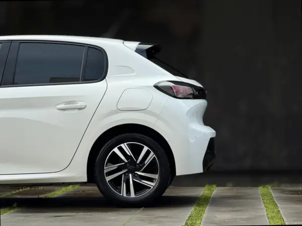 Peugeot 208 1.2 PureTech Allure Pack 26