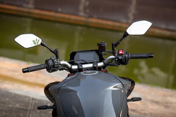 Yamaha MT-10 AKRAPOVIC 8
