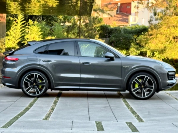 Porsche Cayenne Coupé E-Hybrid Platinum Edition 3