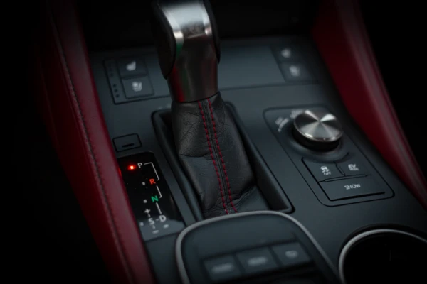 Lexus RC 300h F Sport 11