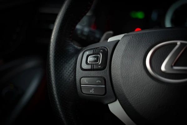 Lexus RC 300h F Sport 6