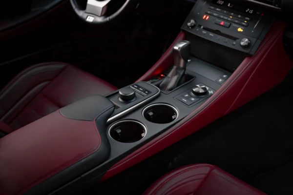 Lexus RC 300h F Sport 28