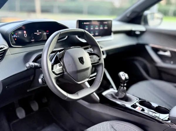 Peugeot 2008 1.2 PureTech Allure Pack 7