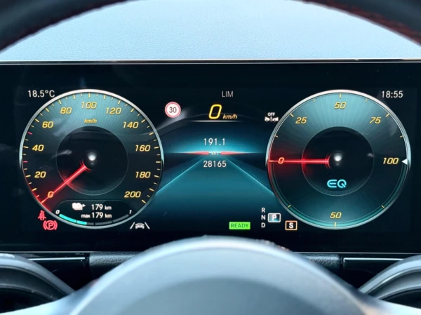 Mercedes-Benz EQA 300 4Matic AMG Line 19