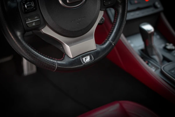 Lexus RC 300h F Sport 23