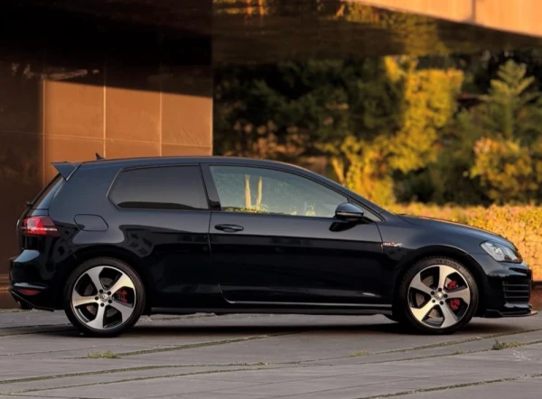 Volkswagen Golf GTI performance 12