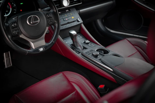 Lexus RC 300h F Sport 14