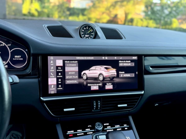 Porsche Cayenne Coupé E-Hybrid Platinum Edition 21