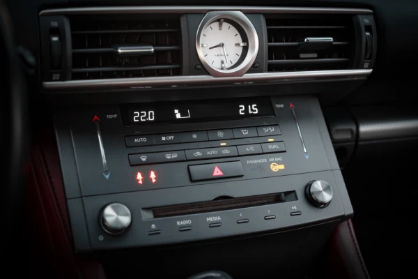 Lexus RC 300h F Sport 27