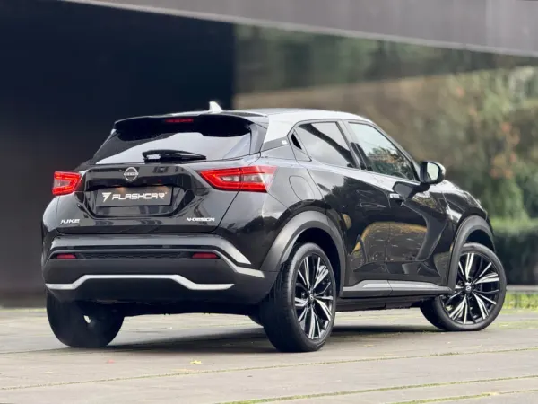 Nissan Juke DIG-T N-Design Black 11