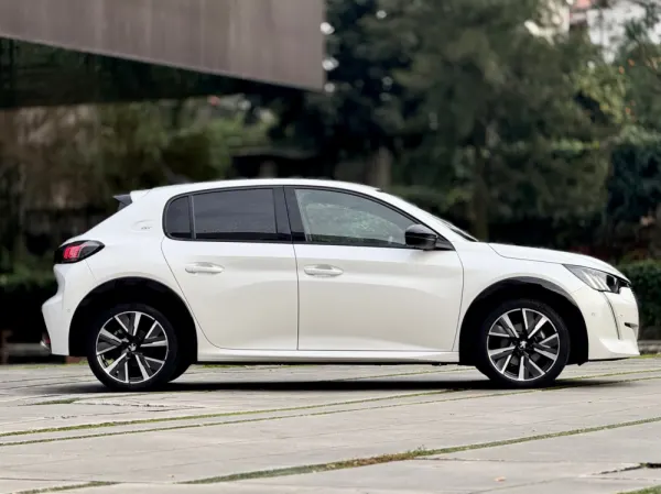 Peugeot 208 1.5 BlueHDi GT Pack 8