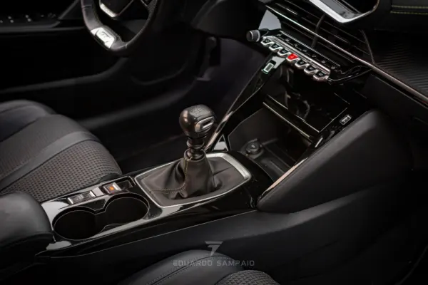 Peugeot 208 1.2 PureTech GT Line 17