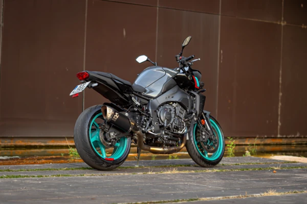 Yamaha MT-10 AKRAPOVIC 19