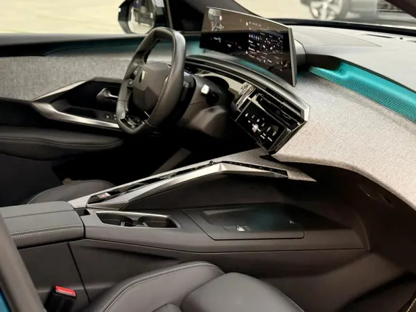 Peugeot E-3008 73 kWh GT 12