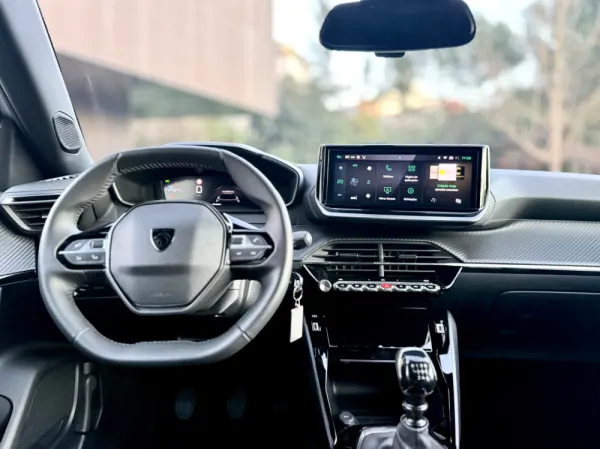 Peugeot 2008 1.2 PureTech Allure Pack 8