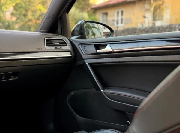 Volkswagen Golf GTI performance 30