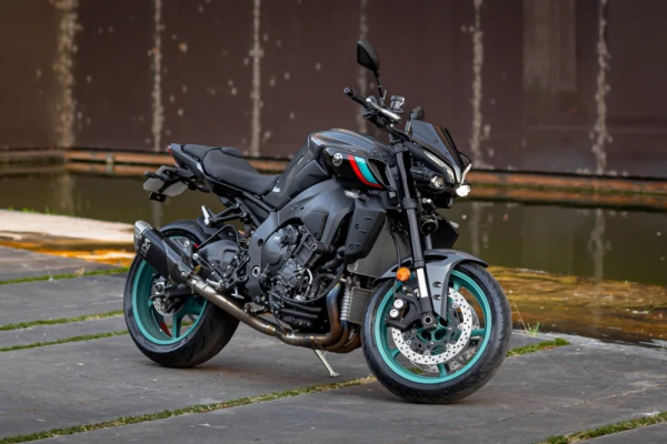 Yamaha MT-10 AKRAPOVIC 23