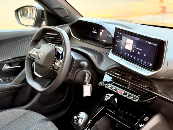 Peugeot 2008 1.2 PureTech Allure Pack 12