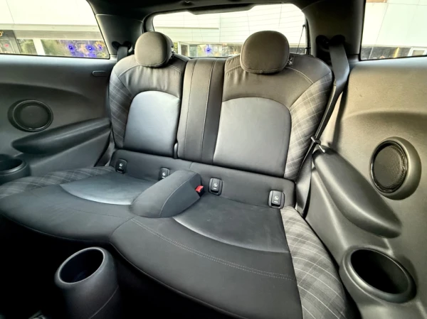 MINI 3 Portas ONE d 28